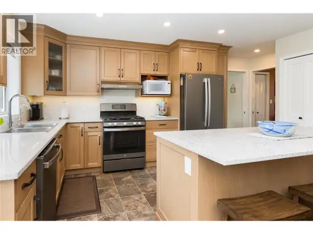 2240 97B Highway SE Salmon Arm, British Columbia in Houses for Sale in Kamloops - Image 4