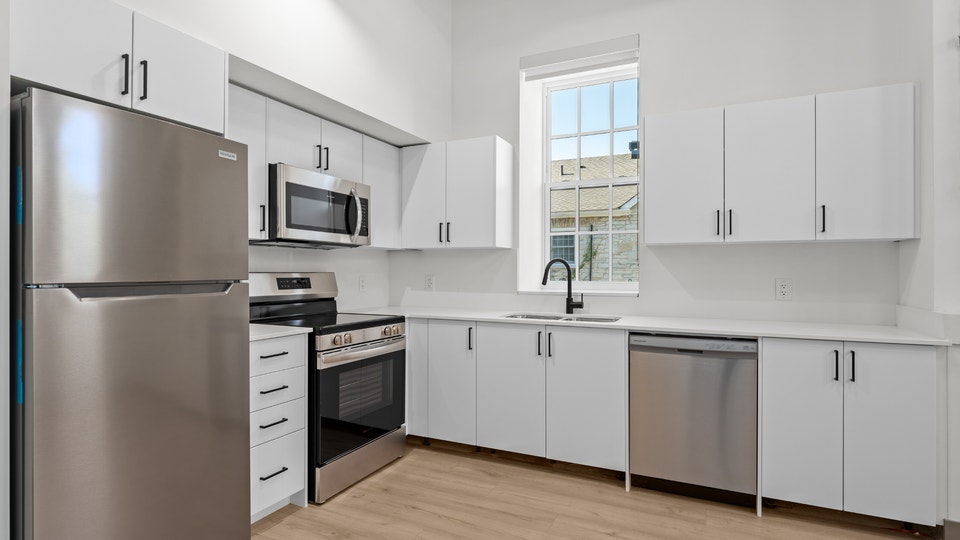 By-the-bed Units Available at 47 Wellington Street 4