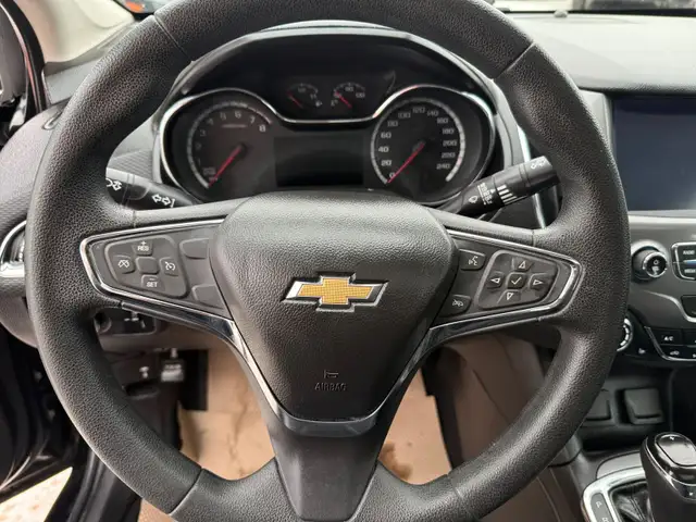 2018 Chevrolet Cruze Low Kms H.seat B.cam R.start 1yr warranty in Cars & Trucks in Edmonton - Image 18