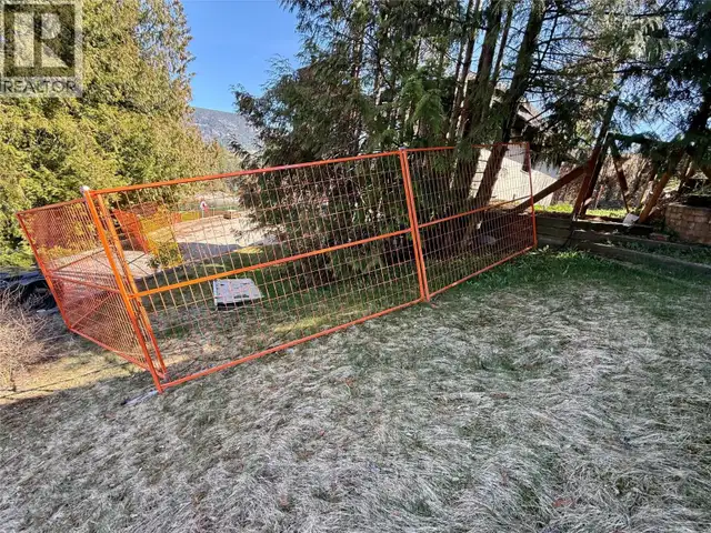 604 11th Street Castlegar, British Columbia in Land for Sale in Nelson - Image 18