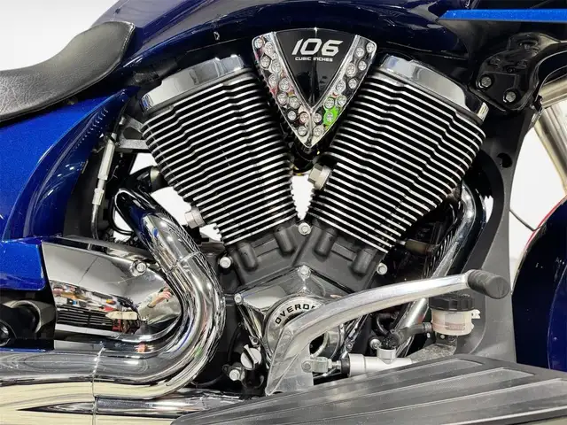 2011 Victory Motorcycles Cross Country **MATCHING TOUR PACK** ** in Sport Touring in Markham / York Region - Image 12