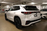 This Volkswagen TIGUAN has a dependable Intercooled Turbo Regular Unleaded I-4 2.0 L/121 engine powe... (image 4)