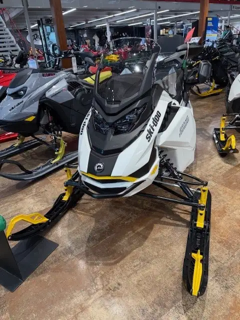 2025 Ski-Doo Grand Touring Electric 0.75" E.S in Snowmobiles in St. Albert - Image 2