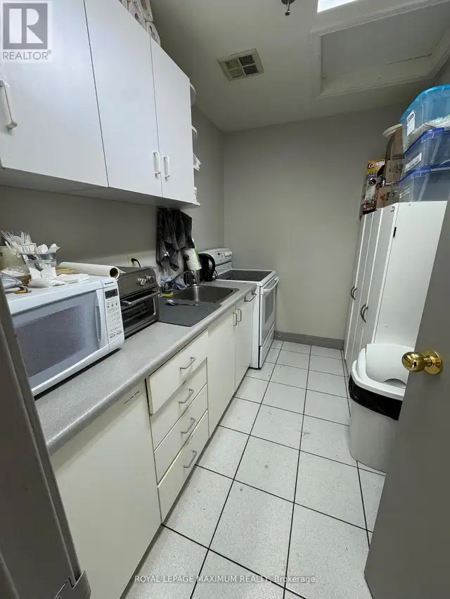 18 - 67 RODINEA ROAD Vaughan, Ontario in Commercial & Office Space for Rent in Markham / York Region - Image 6