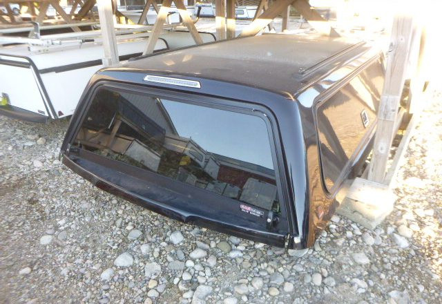 2017 - 2022 Ford Superduty F250/350/450 8' Black Leer Truck Cap in Other Parts & Accessories in Kitchener / Waterloo - Image 2