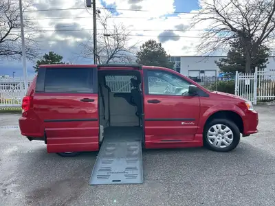 ACCIDENT FREE ! CARFAX VERIFIED ONE OWNER WITH FULL SERVICE RECORDS AVAILABLE ALL DONE AT DODGE ! BR...