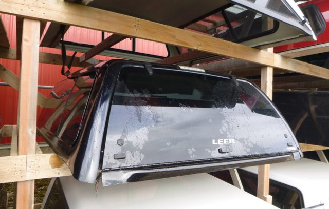 2008 - 2016 Ford Superduty F250/350/450 6'9 Black Leer Truck Cap in Other Parts & Accessories in Kitchener / Waterloo - Image 2