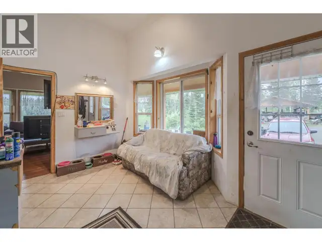 7478 BURGESS ROAD Deka Lake / Sulphurous / Hathaway Lakes, Briti in Houses for Sale in 100 Mile House - Image 3