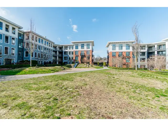 210 15138 34 AVENUE Surrey, British Columbia62864381461890123