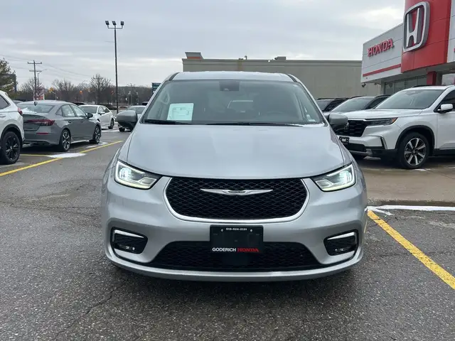 2023 Chrysler Pacifica Touring L AWD432920552402462722