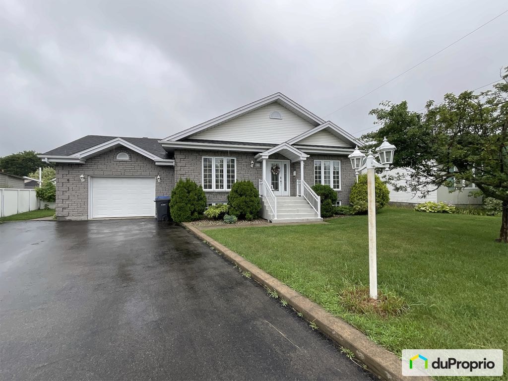 $715,000 - Bungalow for sale in Beauharnois (Beauharnois) — photo 1