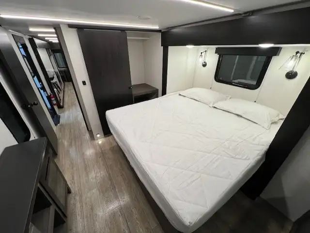 2025 Alpha Wolf 33RL-L Limited Couples Camper RV in Travel Trailers & Campers in Winnipeg - Image 20