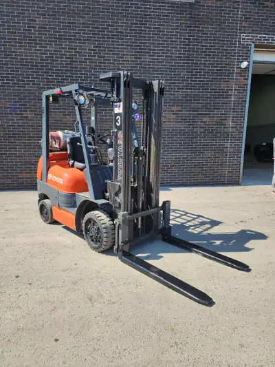 Keywords: Toyota forklift, propane forklift, 5,000 lbs capacity, 3-stage mast, warehouse forklift, o...