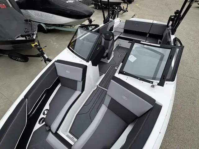2025 Cobalt Boats CS23 Surf in Powerboats & Motorboats in Saskatoon - Image 7