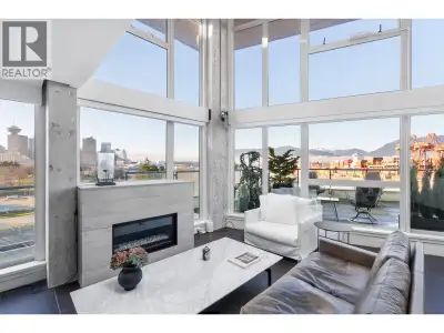 Experience Vancouver's spectacular waterfront from this luxury Northwest corner loft. An extremely r...