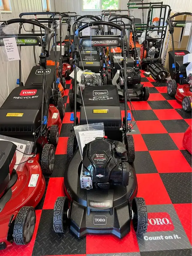 Toro 21" SuperRecycler®w/Personal Pace®&SmartStow® (21565) Mower in Lawnmowers & Leaf Blowers in Belleville - Image 3