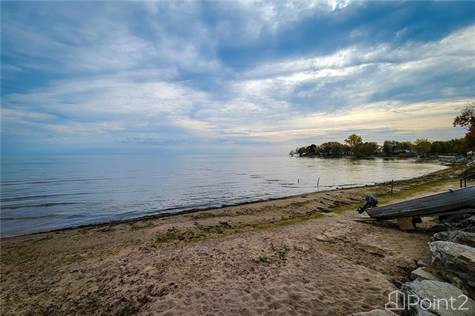 498 LAKESHORE Road in Houses for Sale in Hamilton