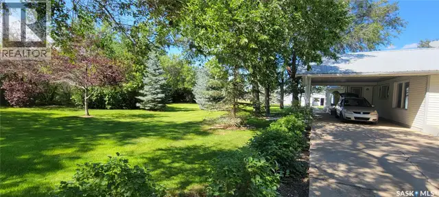 33 Main STREET Willow Bunch Rm No. 42, Saskatchewan in Houses for Sale in Moose Jaw - Image 31