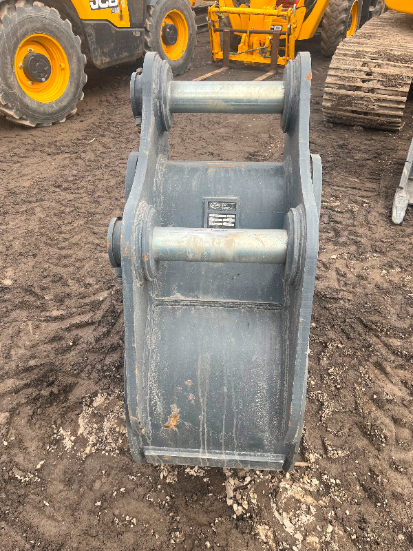 BRAND NEW UNUSED 24INCH 80MM PIN TRENCH BUC FIT 20 TO 25 TON in Heavy Equipment in Markham / York Region - Image 4