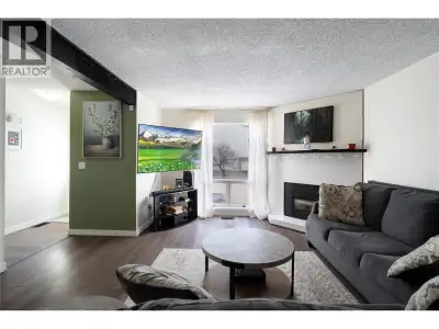 Perfect property for investors or first time home buyers! Beautifully updated kitchen in this family...