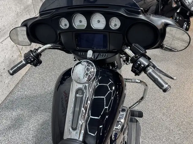 2023 Harley-Davidson FLHX 107 Street Glide ABS in Sport Touring in Saguenay - Image 9