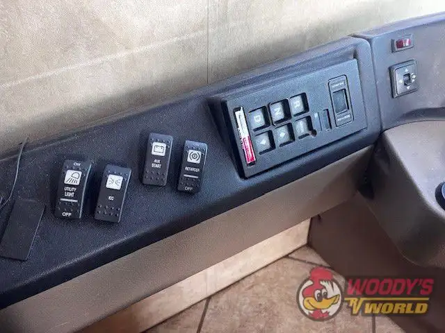 2015 FLEETWOOD EXCURSION 33D in RVs & Motorhomes in Red Deer - Image 11