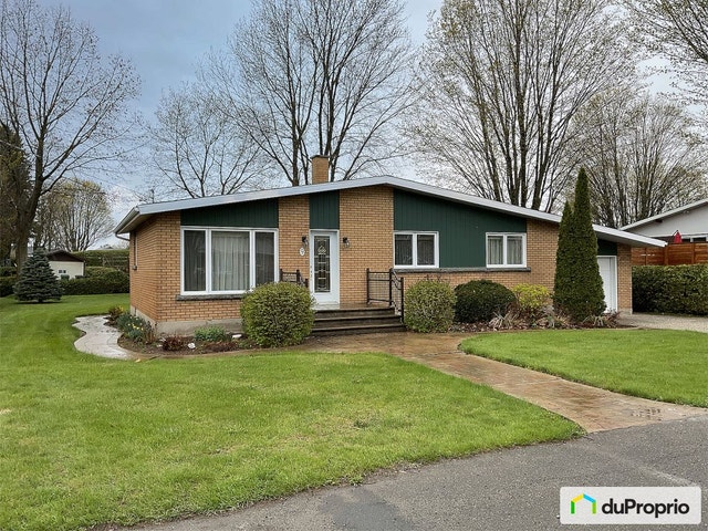 $383,500 - Bungalow for sale in Warwick — photo 1