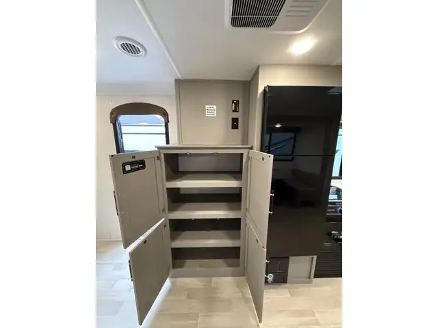 2026 KEYSTONE RV Hideout 291 BRWE in RVs & Motorhomes in Nelson - Image 28