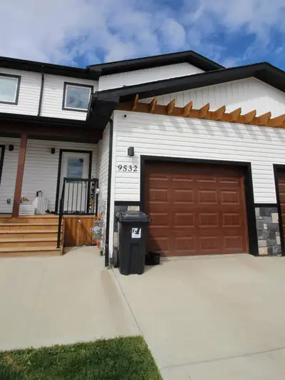 Three bedroom townhouse for rent in Clairmont, AB Home Features: 1. Single car garage 2. Open concep...