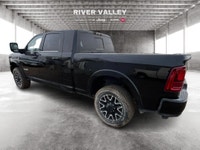 NAVIGATION SYSTEM, PARKING DISTANCE SENSORS, SATELLITE RADIO, HEATED SEATS, POWER SEATS, REMOTE STAR... (image 4)