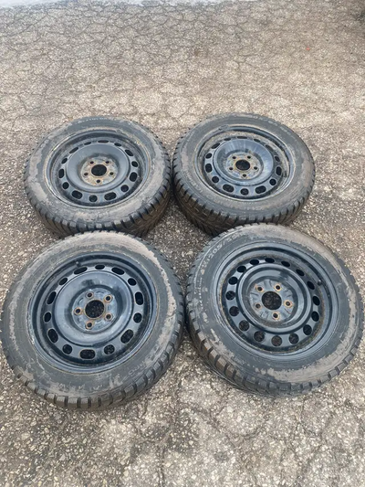 Mazda 3 winter tires and rims in great condition 205/55/R16