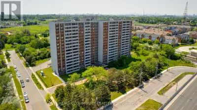 Location, Space & Value! Welcome to this bright and spacious 2-bedroom condo in one of Scarborough's...