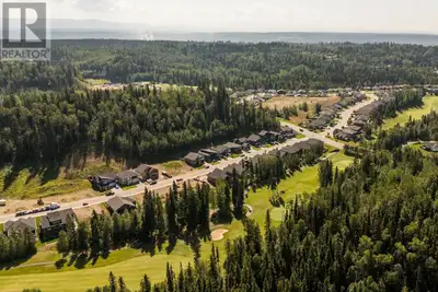 Have you been dreaming of living right at the premier Aberdeen Glen Golf Course? Then you don't want...