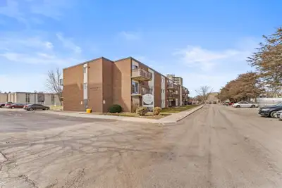 Building Description $1000 OFF FIRST MONTHS RENT FOR MILITARY & EMERGENCY RESPONDERS* *Conditions ap...
