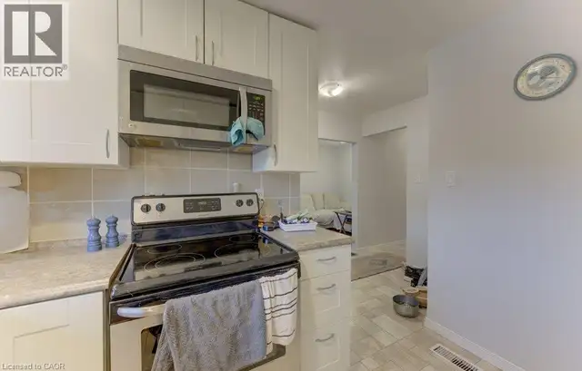 174 GLEN Road Kitchener, Ontario in Houses for Sale in Kitchener / Waterloo - Image 9