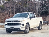 Heated Seats and Steering - Powerful Gas V8 5.3L engine - Advanced lane departure warning - Convenie... (image 5)