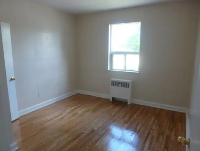 1 BEDROOM AVAILABLE CLOSE TO DOWNTOWN HAMILTON! in Long Term Rentals in Hamilton - Image 8