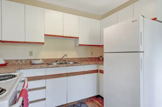 Family and Pet Friendly 3 Bedroom Townhome with Front Yard! in Long Term Rentals in Grande Prairie - Image 4