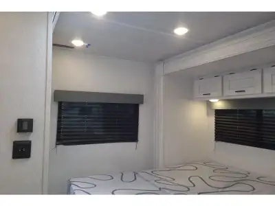 EAST TO WEST Entrada Class C gas motorhome 2200S highlights: 60in.in. x 80in.in. Bunk Over Cab Queen...
