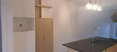 Beau 4 1/2 moderne dans le secteur de Charlesbourg -entrée indépendante -îlot de cuisine -belle fene...