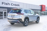 Experience expansive horizons and ultimate comfort in this magnificent 2023 Nissan Rogue SL, adorned... (image 6)