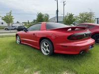 La Pontiac Firebird Trans Am 1994 est lun des modèles les plus emblématiques de lère des voitures sp... (image 5)
