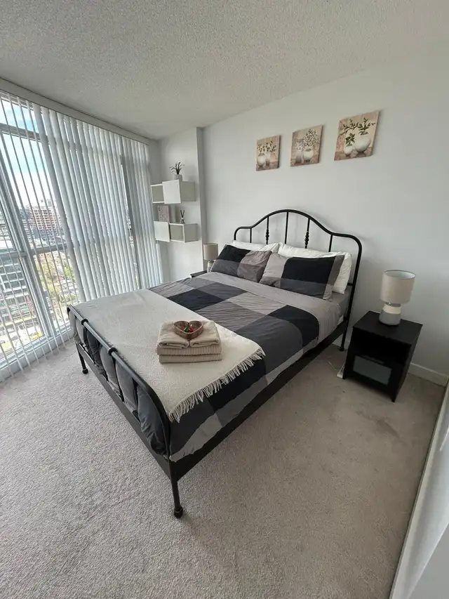 Fully furnished high-floor one-bedroom condo for monthly rent in Ontario in Canada - Image 6