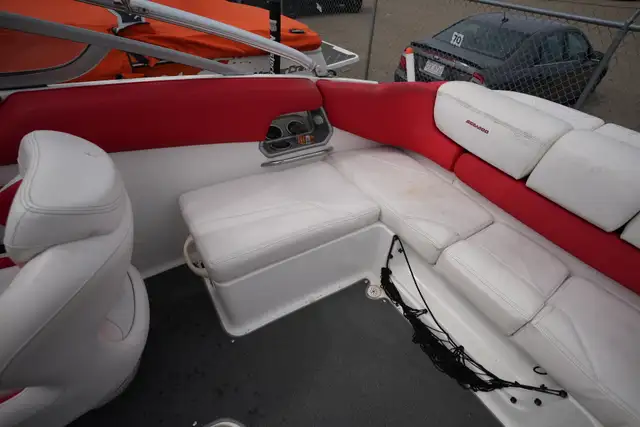 2009 SEA DOO WAKE 230 in Powerboats & Motorboats in Red Deer - Image 6