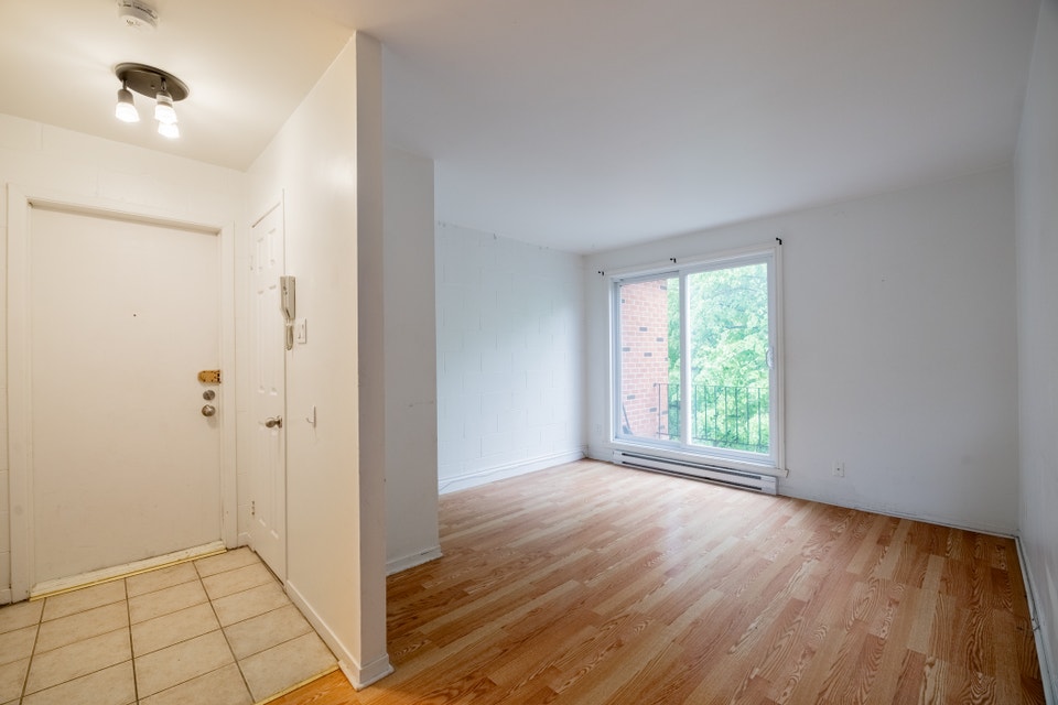 4 1/2 au 5260 rue BANVILLE, EAU CHAUDE INCLUS, LES SAULES 2