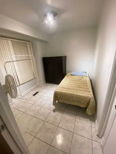 $950 Bedroom for Rent! in Mississauga Erin Mills All inclusive, View more