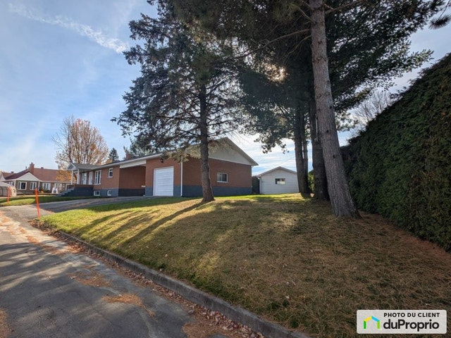 $359,000 - Bungalow for sale in Thetford Mines — photo 1
