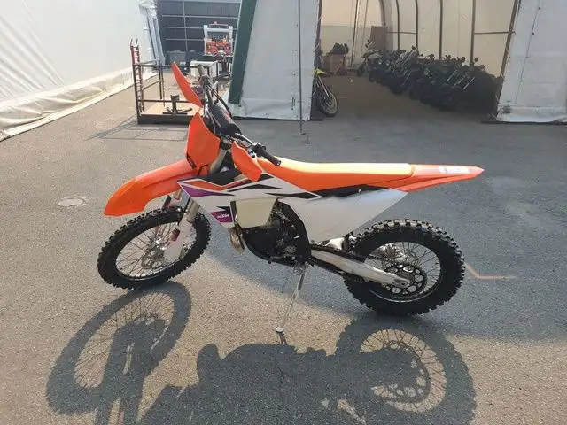 2024 KTM 250 XC in Dirt Bikes & Motocross in Calgary - Image 10
