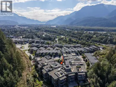 RARE TOP-FLOOR SKYRIDGE 1 BED + PRIVATE ROOFTOP DECK! Bright, beautifully finished and offering some...