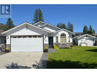 Fantastic split level family home in a great neighbourhood! The main floor of the house features an...